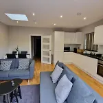 New! Lovely 2 Bed Serviced Apartment With Free Parking