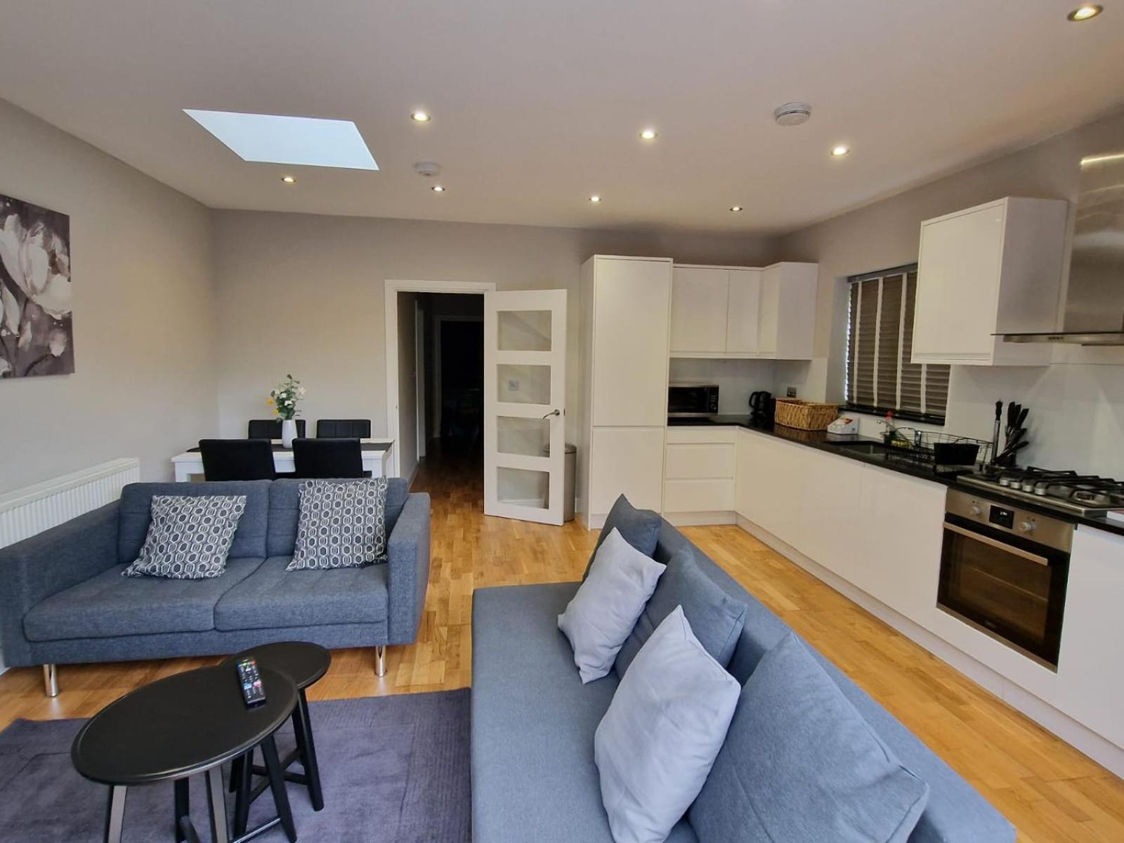 New! Lovely 2 Bed Serviced With Free Parking Appartamento *