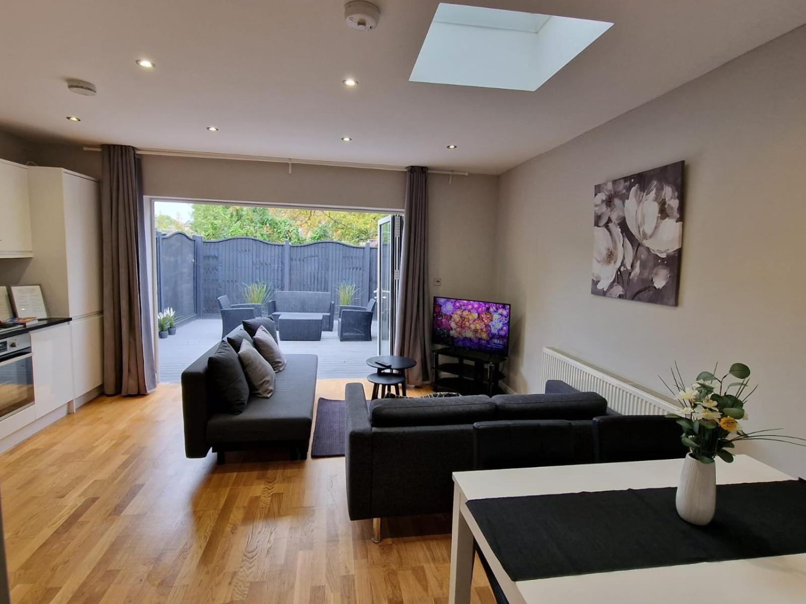 Appartamento New! Lovely 2 Bed Serviced With Free Parking *