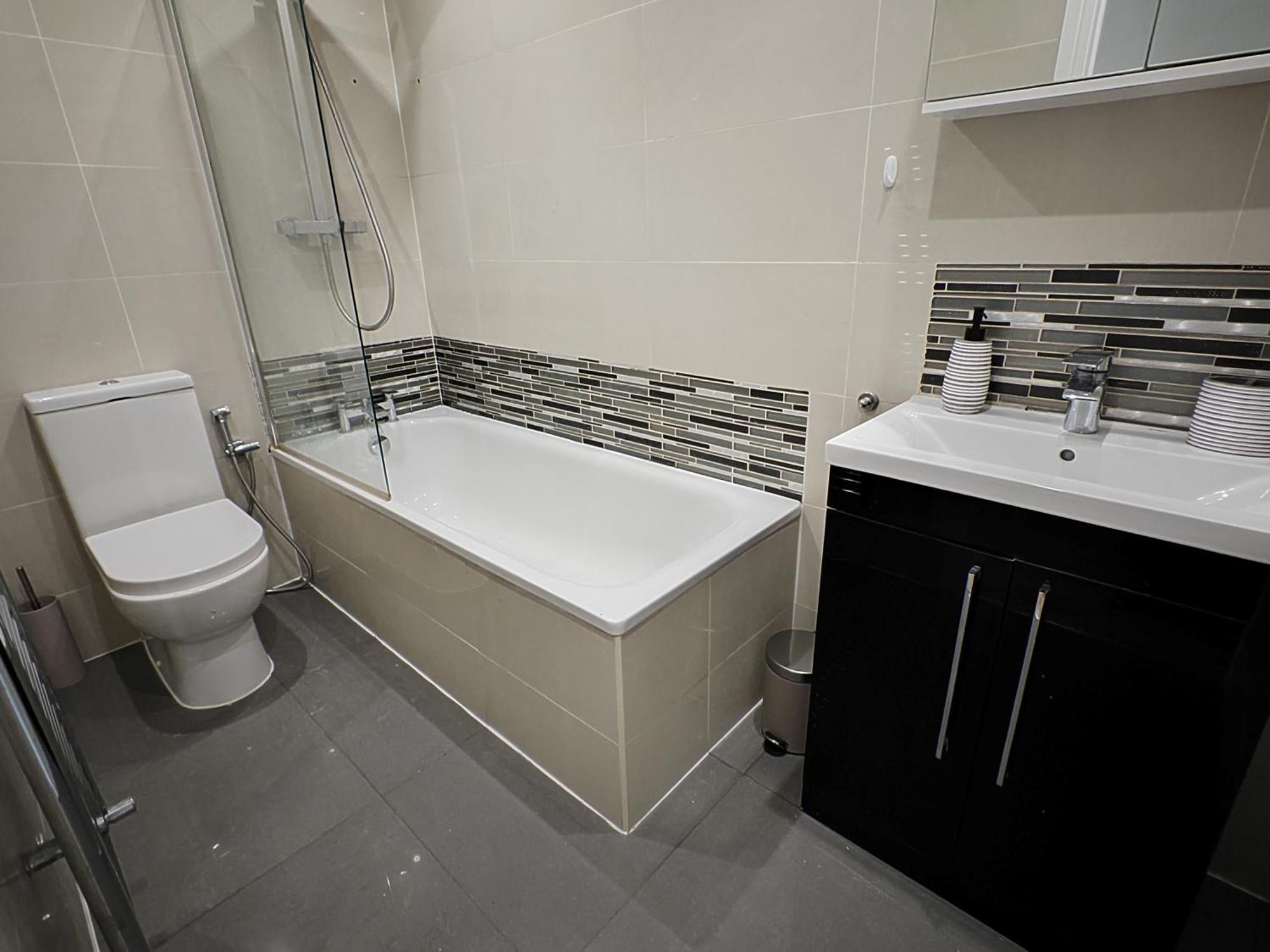 New! Lovely 2 Bed Serviced With Free Parking Appartamento Londra