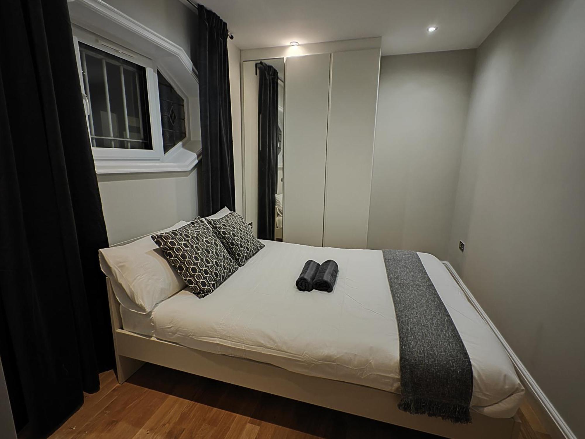 New! Lovely 2 Bed Serviced With Free Parking *